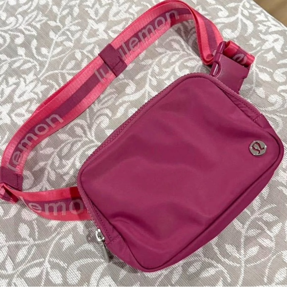 lululemon athletica Pink Crossbody/Belt Bag New without tags - Picture 1 of 9